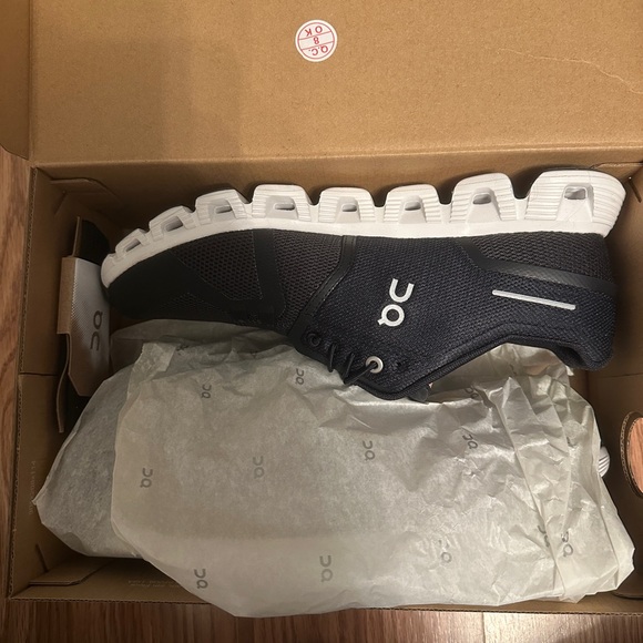 Women’s On Cloud 5 Running Shoes, NIB - Picture 2 of 3